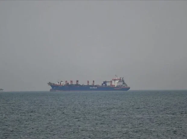 image-iran-hurmuz-bogazinda-uyarilari-dikkate-almayan-10-petrol-tankerini-vurdugunu-duyurdu