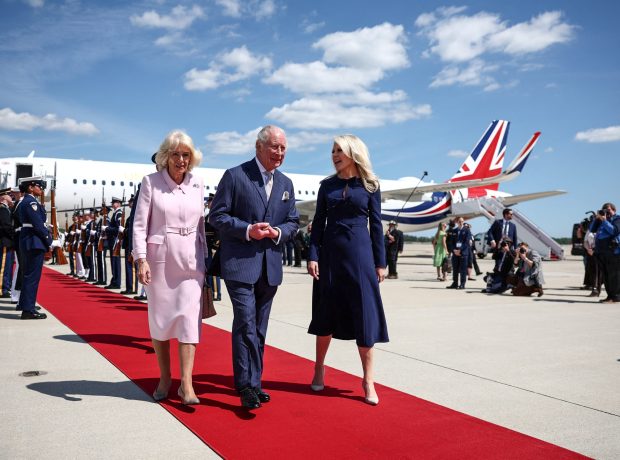 image-260427-king-charles-queen-camilla-ew-302p-01cb91