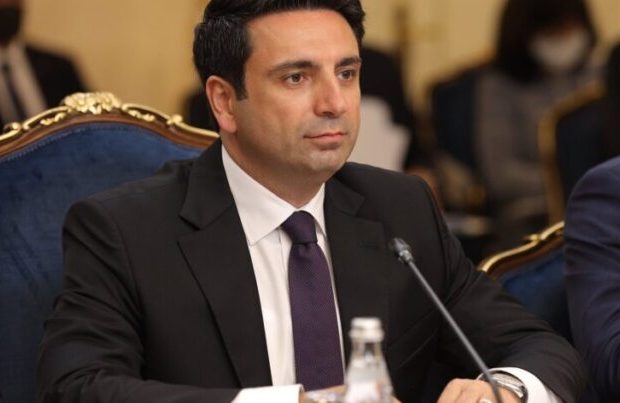 image-alen-simonyan-900x556-1-1-768x403