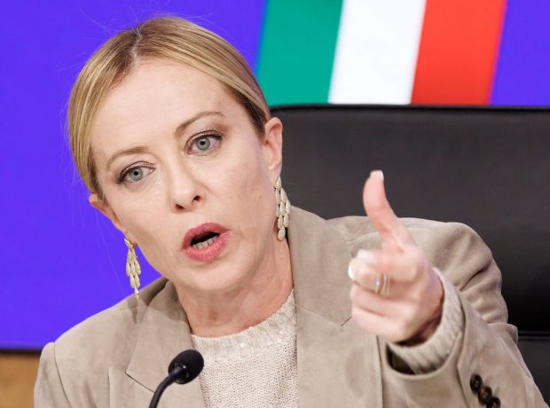 image-giorgia-meloni-a-effectue-un-revirement-politique-spectaculaire-en-basculant-vers-un-positionnement-plus-centriste-photo-sipa-monaldo-1760981808
