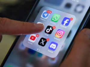 image-trend_telefon_sosial_twitter_facebook_instagram_tiktok_telegram_chrome_discord_vkontakte_linkedin_chatgpt_050425_3-768x403