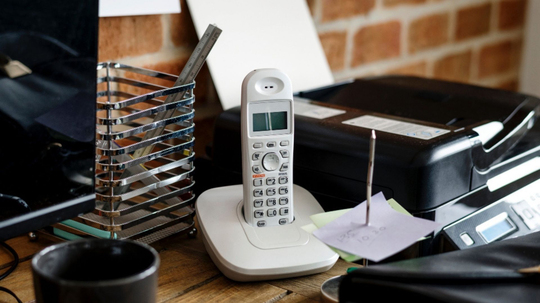 image-gecmisten-gunumuze-masa-telefonu-a6a1