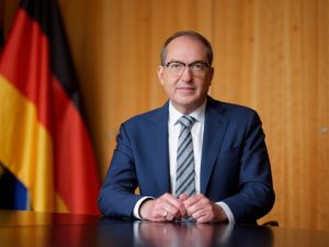 image-pressefoto-dobrindt-flaggen