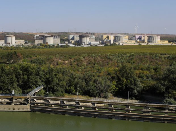 image-romania-will-shut-down-its-second-nuclear-reactor-on-the-danube-river-on-thursday-three-days-after-decades-low-river-levels-forced-it-to-shut-down-the-first