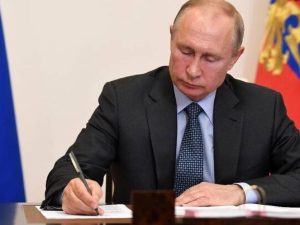 image-russias-president-putin-and-tatarstans-regional-president-minnikhanov-meet-via-videoconference