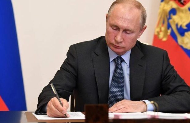 image-russias-president-putin-and-tatarstans-regional-president-minnikhanov-meet-via-videoconference
