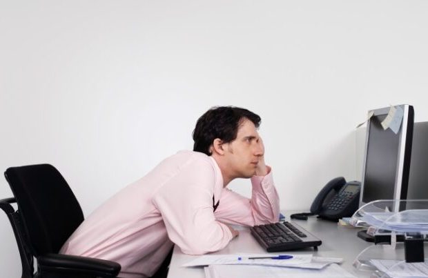 image-bored-male-office-worker-at-desk