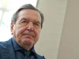 Almaniyanın sabiq kansleri Gerhard Şröder
