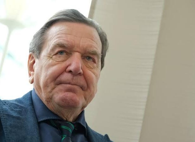 Almaniyanın sabiq kansleri Gerhard Şröder